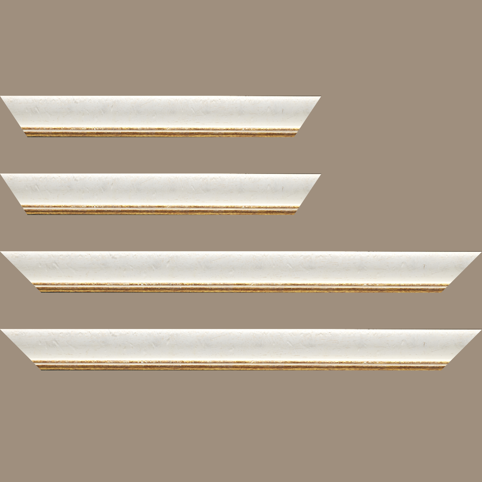 Baguette bois profil incurvé largeur 4.2cm couleur blanchie antique filet or - 50x60