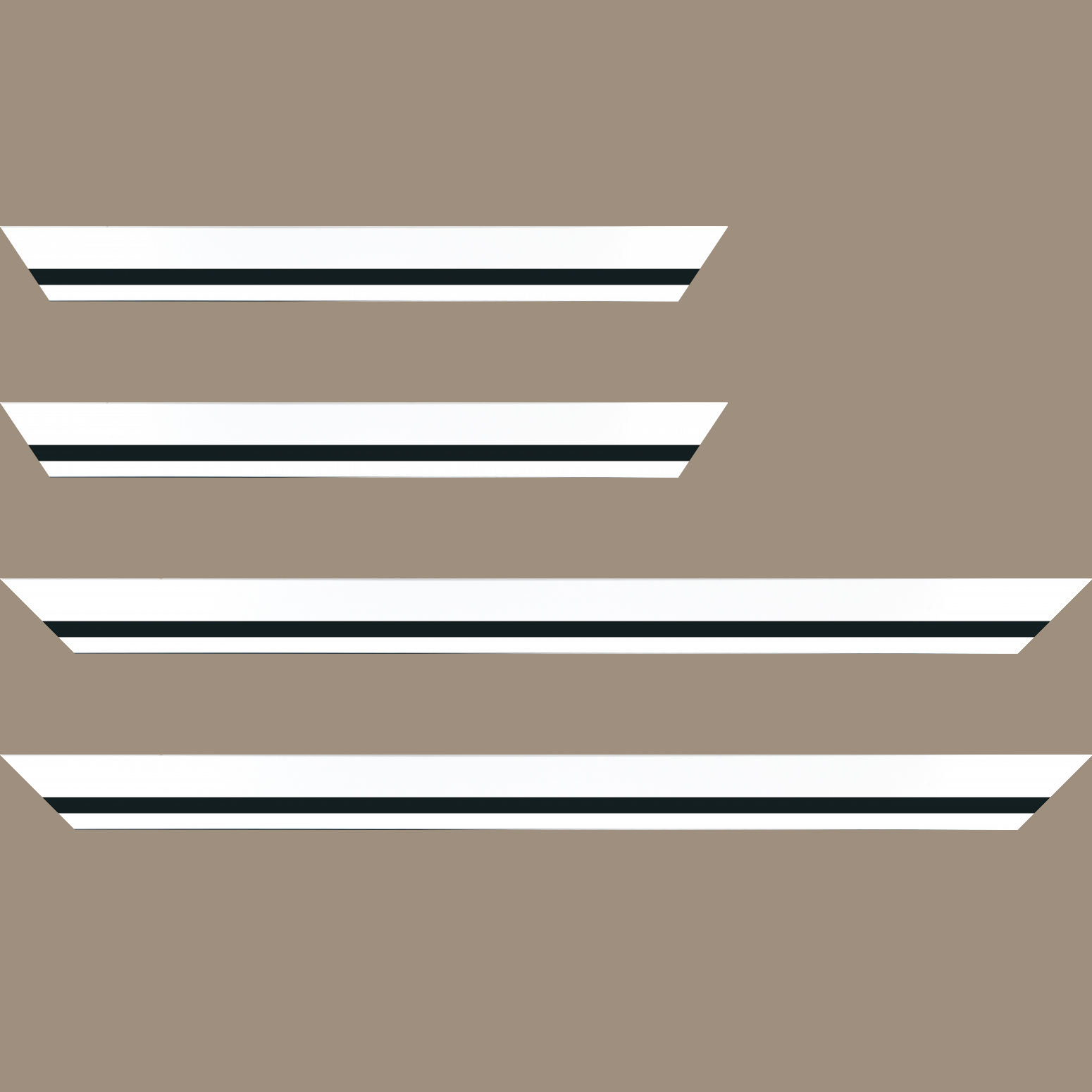 Baguette bois profil pente largeur 4.5cm de couleur blanc mat filet noir - 50x60