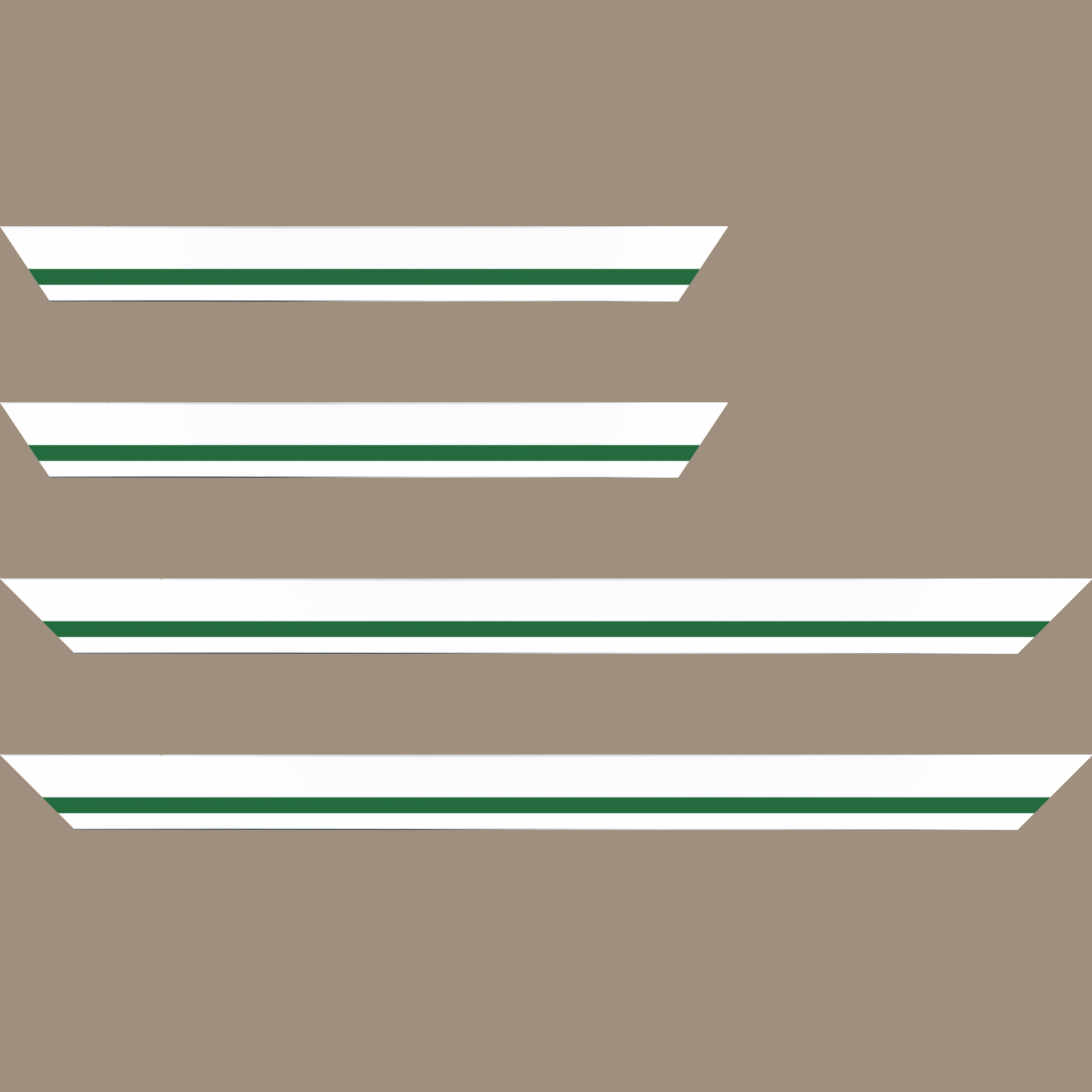 Baguette bois profil pente largeur 4.5cm de couleur blanc mat filet vert - 34x40