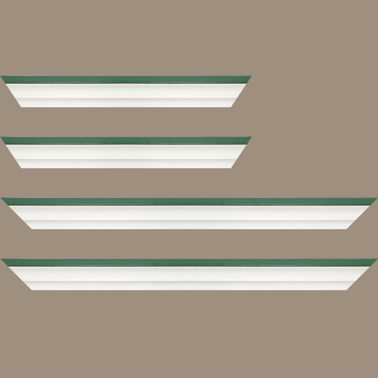 Baguette bois caisse américaine profil escalier largeur 4.4cm blanc mat filet vert (spécialement conçu pour les châssis d'une épaisseur jusqu’à 2.5cm ) - 30x60