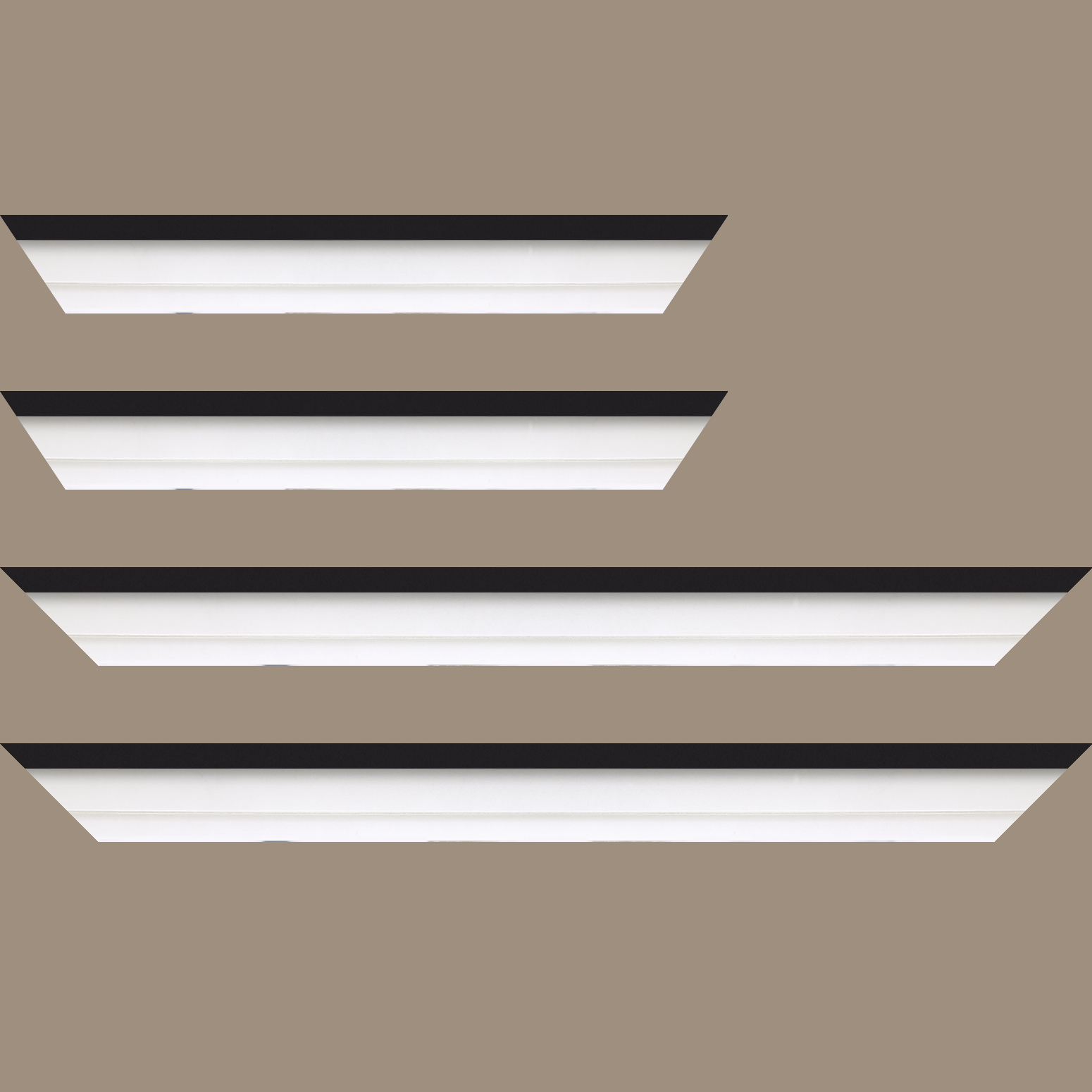 Baguette bois caisse américaine profil escalier largeur 4.4cm blanc mat filet noir (spécialement conçu pour les châssis d'une épaisseur jusqu’à 2.5cm ) - 34x40