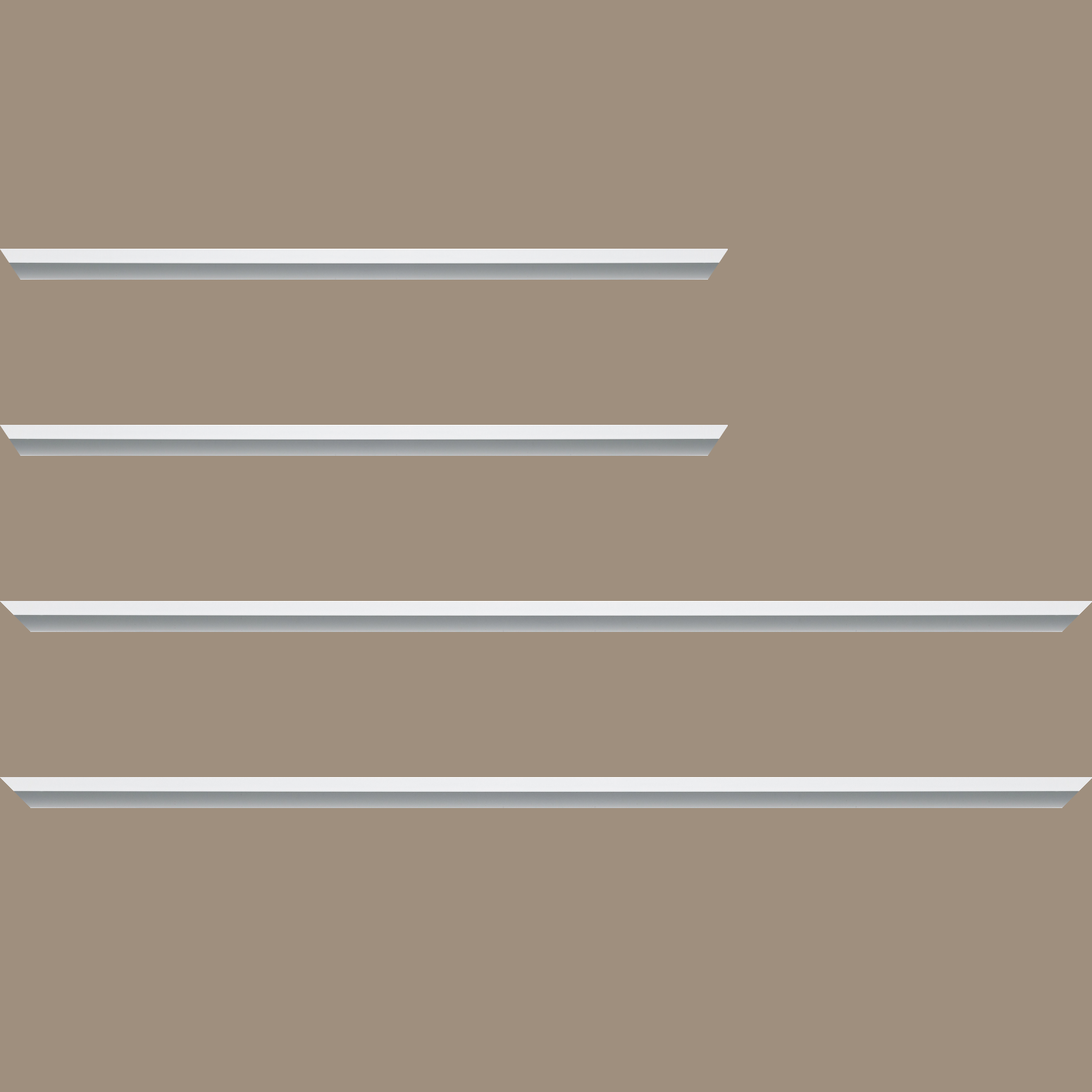 Baguette aluminium profil plat largeur 7mm, couleur blanc mat ,(le sujet qui sera glissé dans le cadre sera en retrait de 9mm de la face du cadre assurant un effet très contemporain) mise en place du sujet rapide et simple: assemblage du cadre par double équerre à vis (livré avec le système d'accrochage qui se glisse dans le profilé) encadrement non assemblé,  livré avec son sachet d'accessoires - 30x60